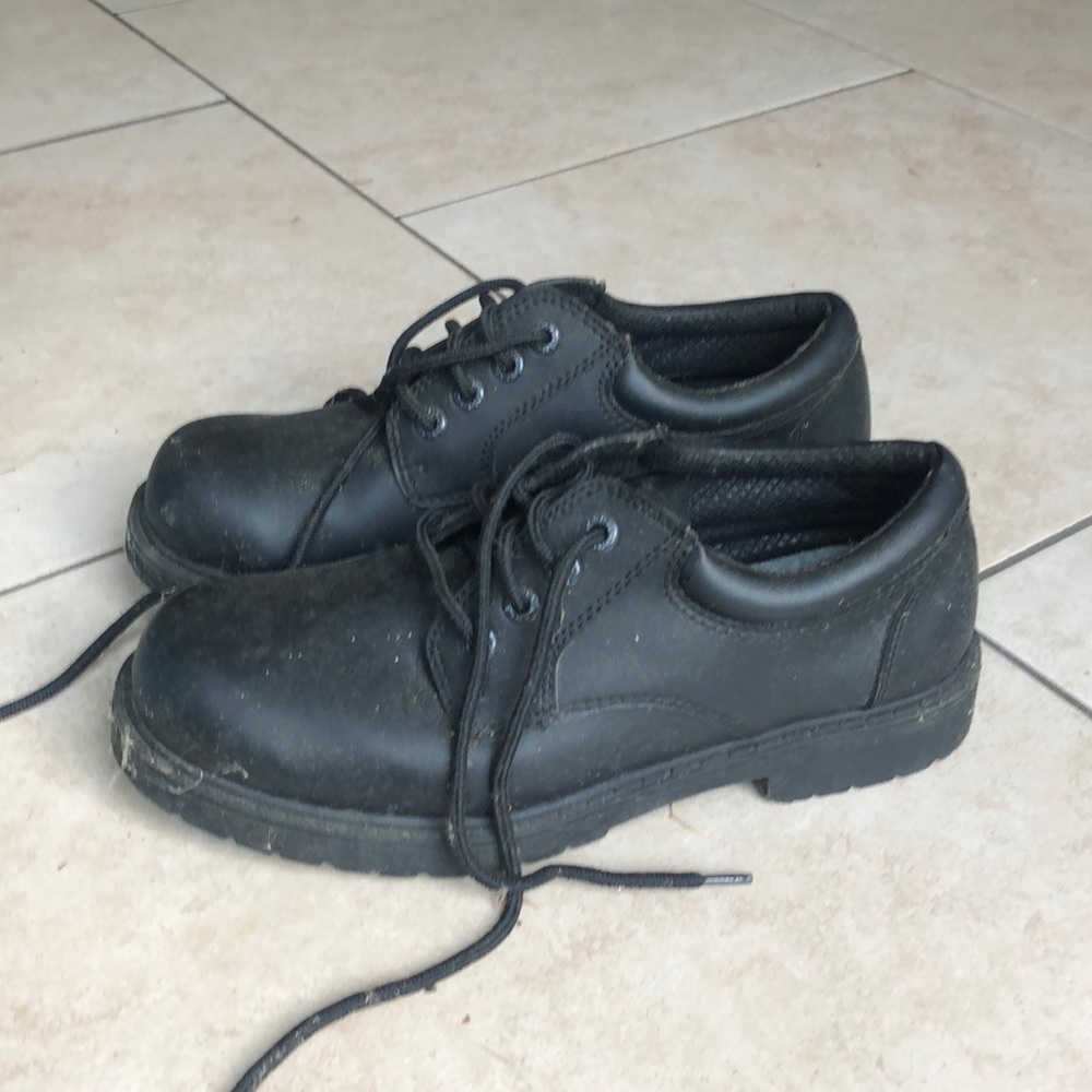 Men’s size 8 dress shoe